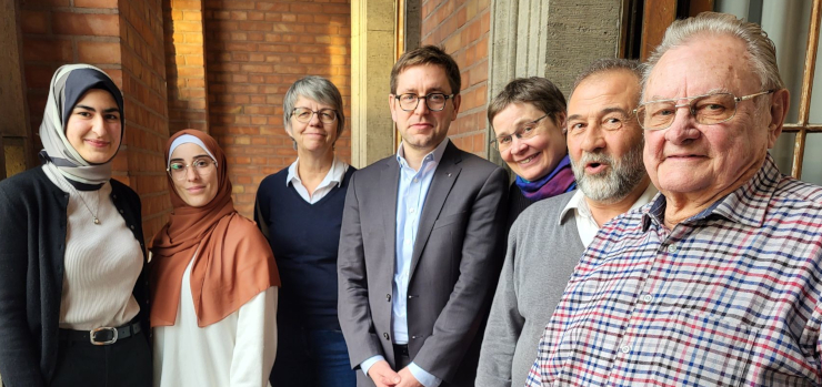 Gruppenbild Staatssekretär Kraus mit Vertreterinnen und Vertretern der Berliner Bürgerplattformen