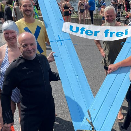 Schwimmdemo in Schöneweide