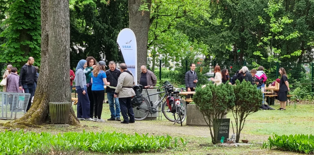 Aktion auf dem muslimischen Graeberfeld seestrasse